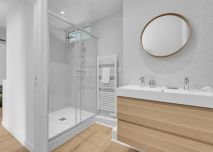 Le Sant Salvador - Pres Du Canal *