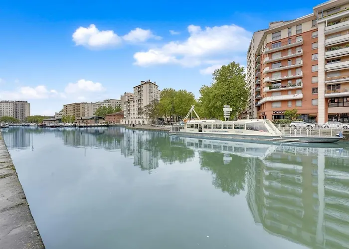 Le Sant Salvador - Pres Du Canal *